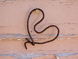 a photograph of a small sculpture made of rusty wire.